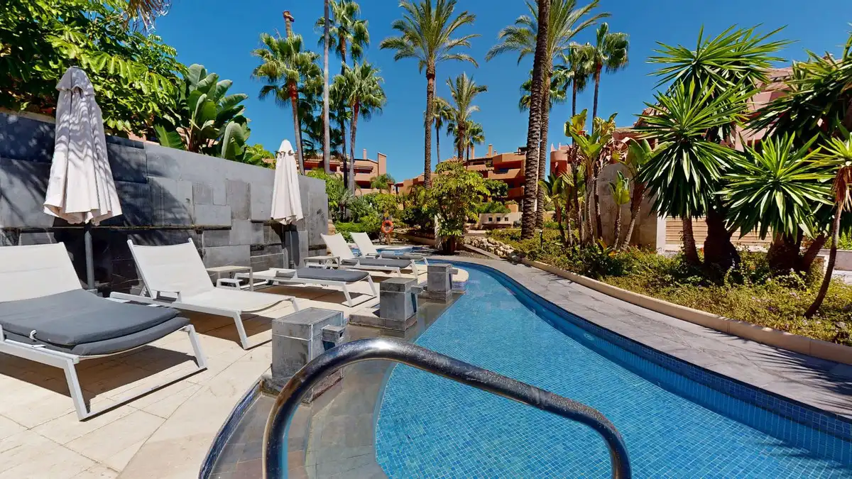 Swimming pool of Flat for sale in Estepona  with Air Conditioner, Heating and Terrace