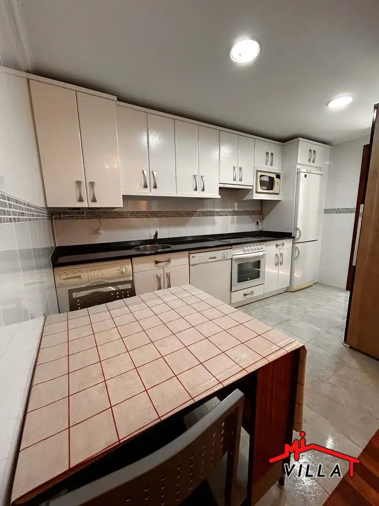 Cocina de Piso en venta en Voto con Calefacción, Trastero y Amueblado