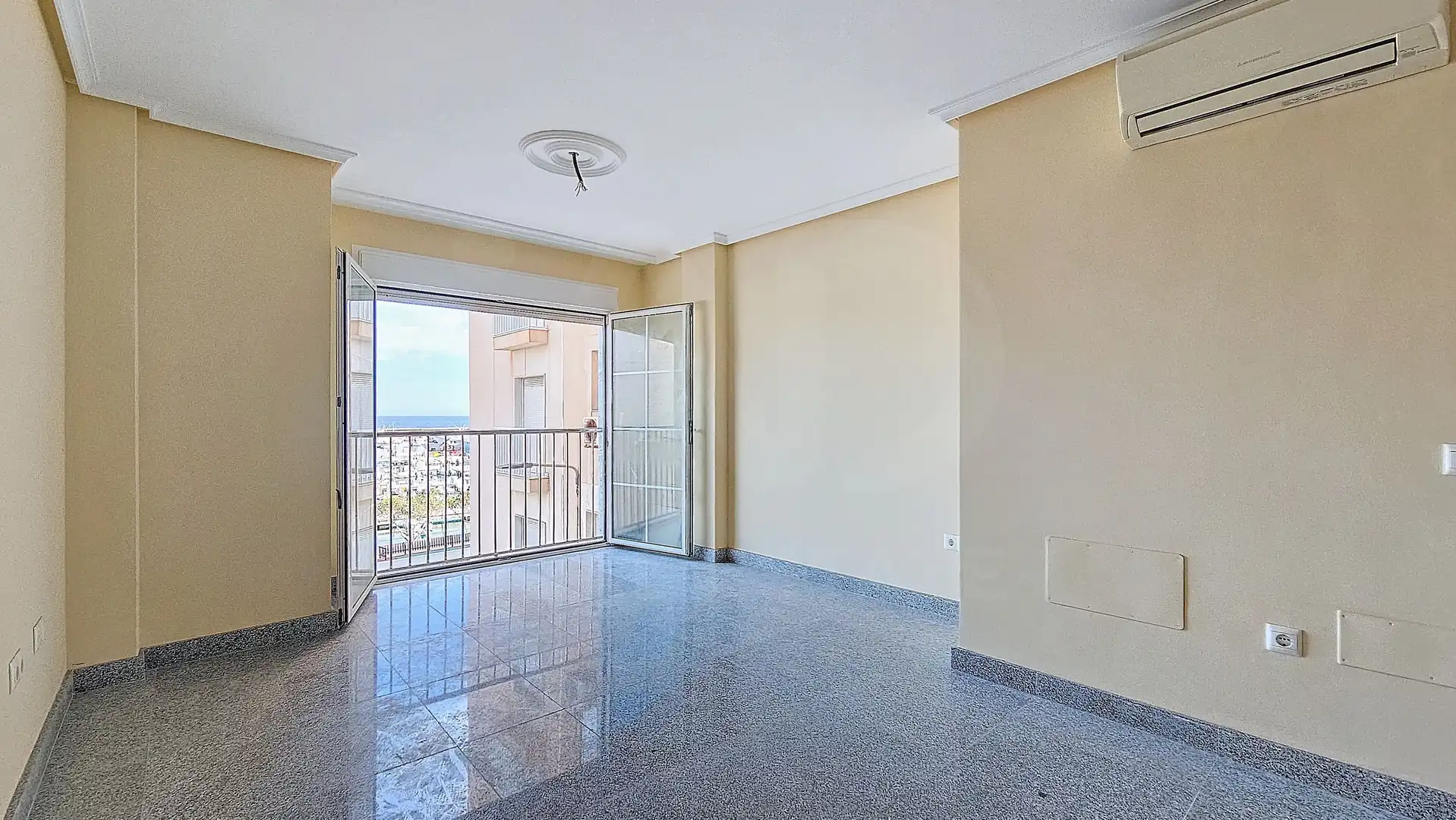 Terraza de Piso en venta en Roquetas de Mar con Aire acondicionado y Terraza