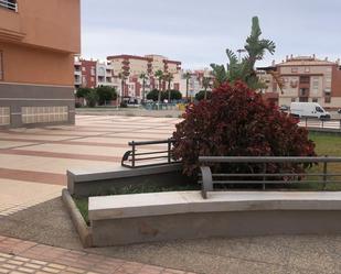 Vista exterior de Apartament en venda en Motril amb Aire condicionat, Terrassa i Moblat