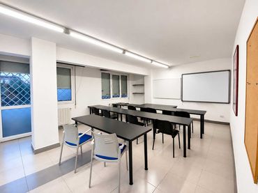 Local commercial à louer à Numancia - San Fernando