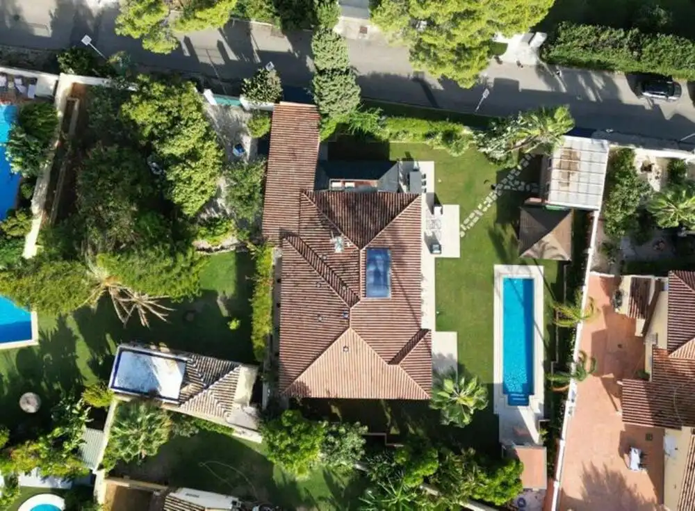 Vista exterior de Casa o chalet de alquiler en Estepona con Aire acondicionado, Jardín privado y Terraza