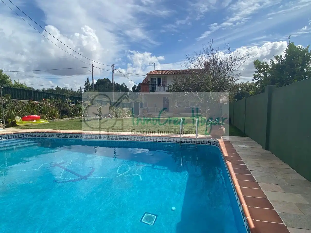 Piscina de Casa o xalet en venda en Vigo  amb Calefacció, Jardí privat i Terrassa