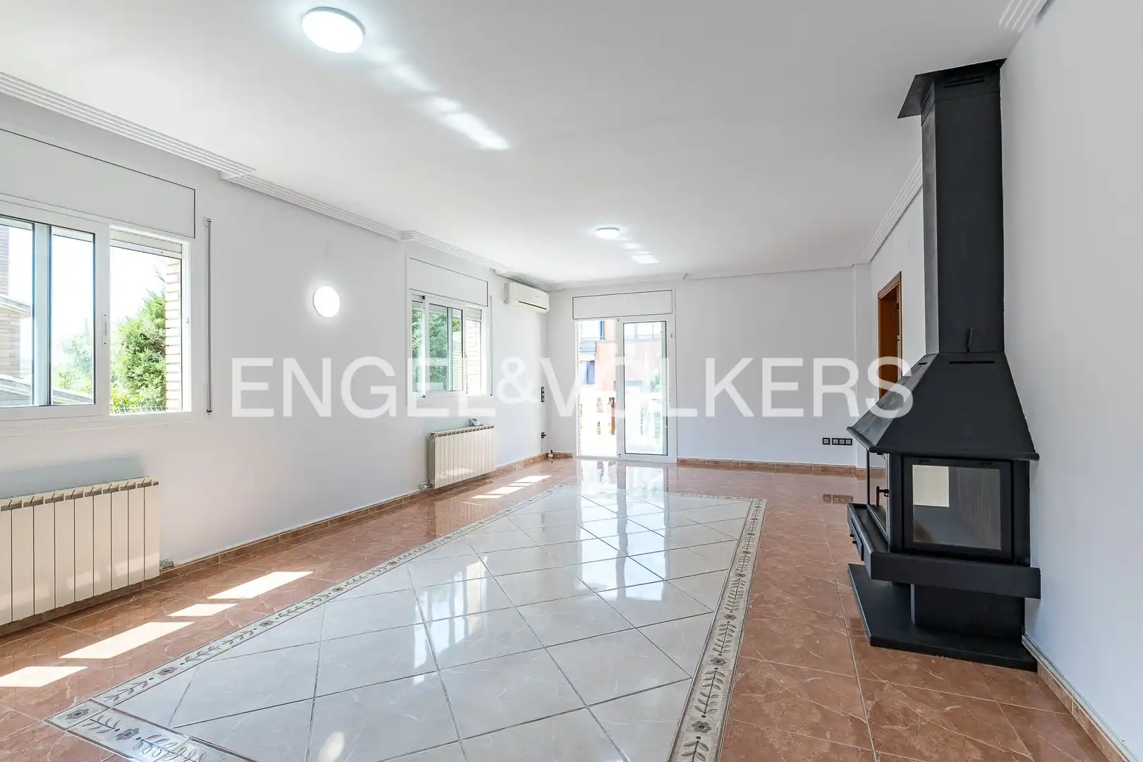 Sala d'estar de Casa o xalet en venda en Sant Cugat Sesgarrigues amb Aire condicionat i Calefacció