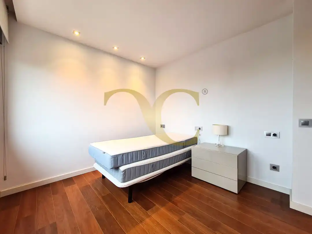 Dormitori de Casa o xalet en venda en Oviedo  amb Calefacció, Jardí privat i Terrassa
