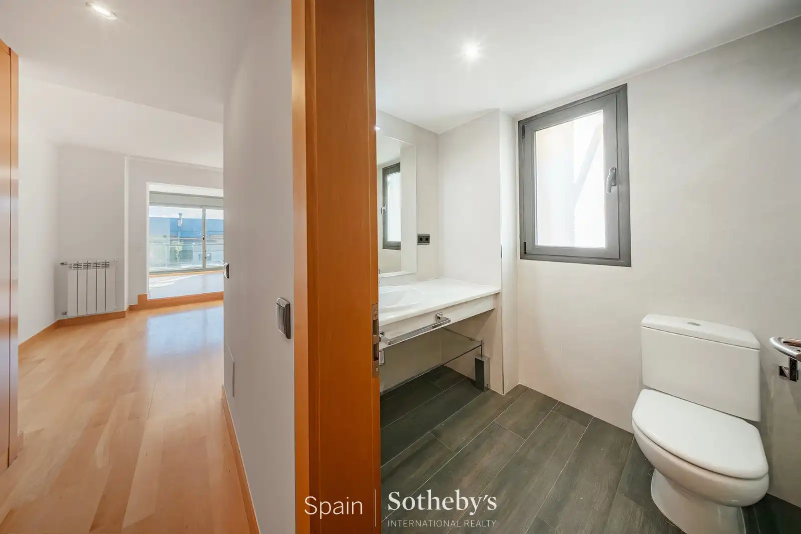 Bany de Apartament de lloguer en La Moraleja amb Aire condicionat, Calefacció i Terrassa