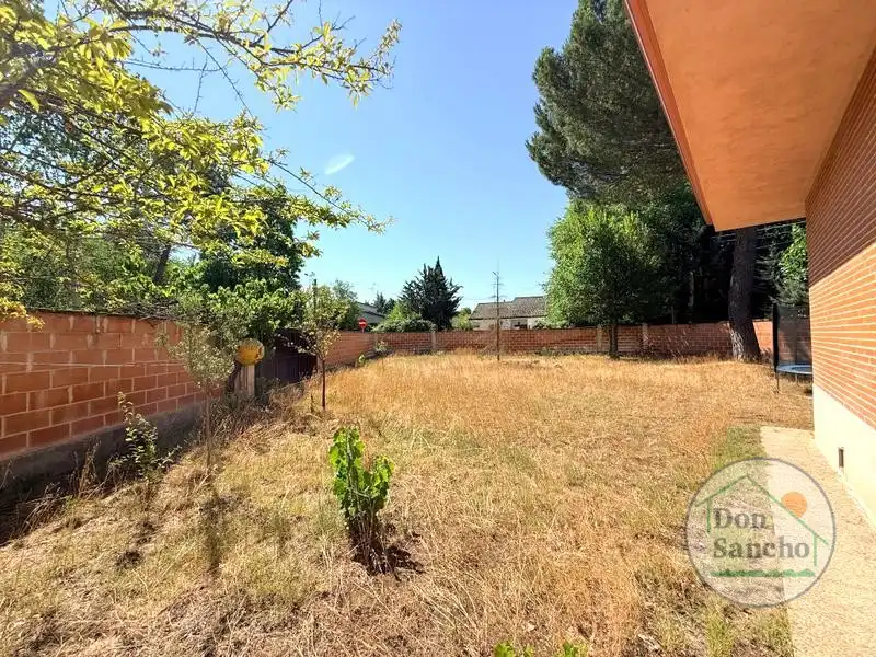 Casa o xalet en venda en Viana de Cega amb Calefacció, Terrassa i Traster