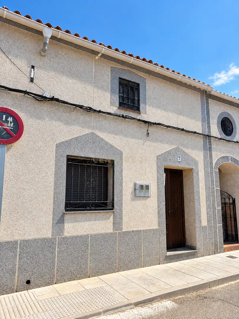 Exterior view of Houses for sale in Madrigalejo, Cáceres