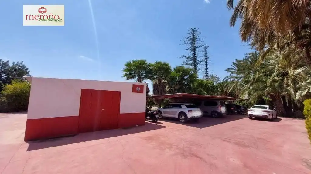Aparcament de Casa o xalet en venda en Elche / Elx amb Aire condicionat, Jardí privat i Terrassa
