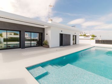 House with pool for sale in Ciudad Quesada
