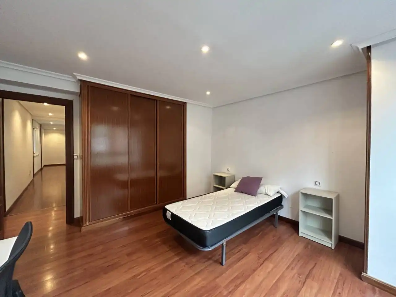 Habitación de Piso de alquiler en Oviedo  con Calefacción y Amueblado