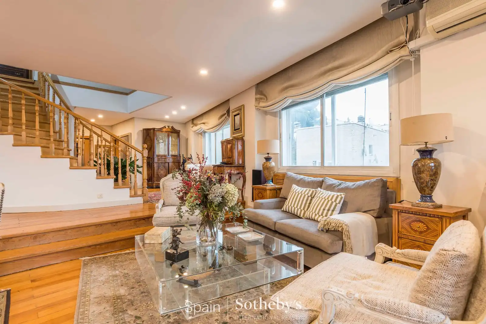 Sala d'estar de Àtic en venda en Madrid amb Aire condicionat, Calefacció i Jardí privat