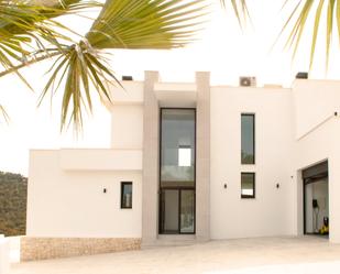 Vista exterior de Casa o xalet en venda en Calpe / Calp amb Aire condicionat, Terrassa i Piscina