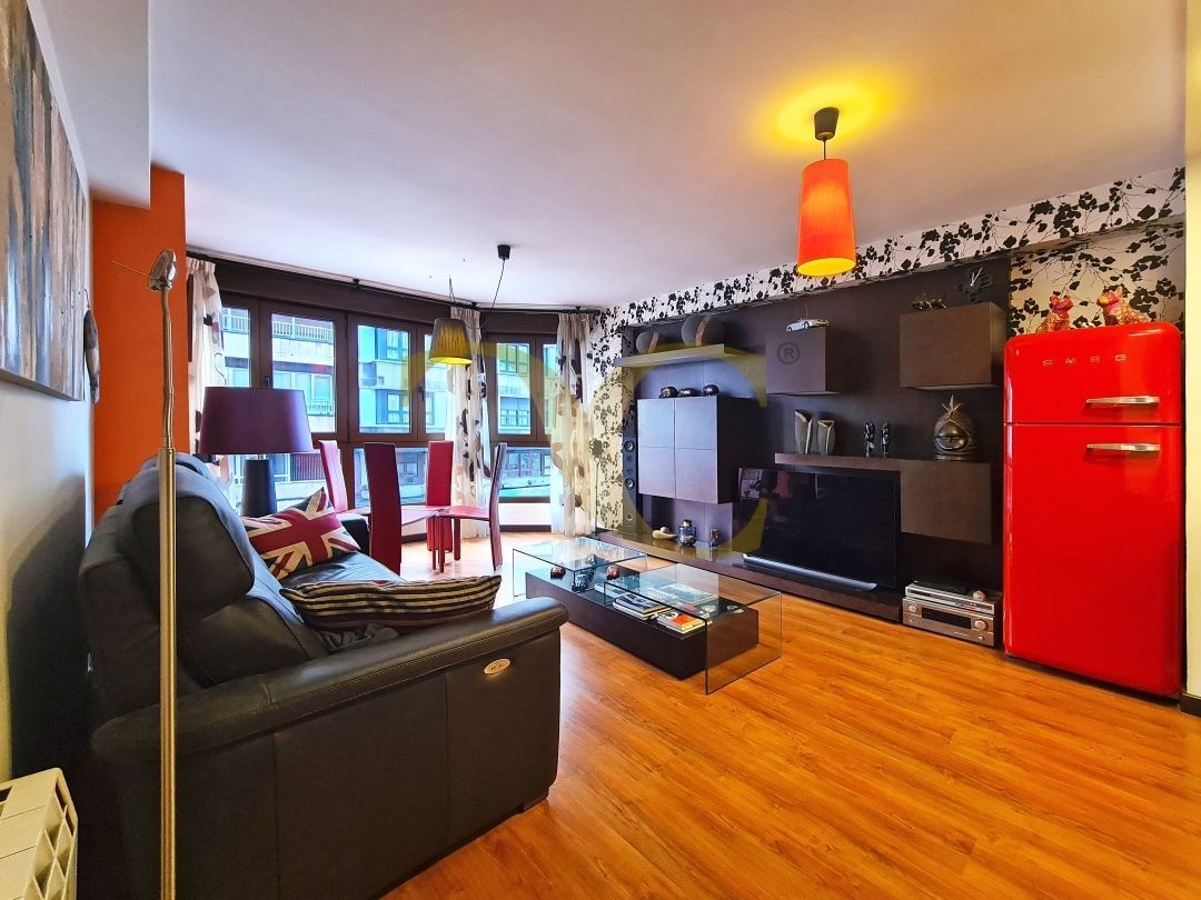 Sala d'estar de Pis en venda en Gijón  amb Calefacció i Traster