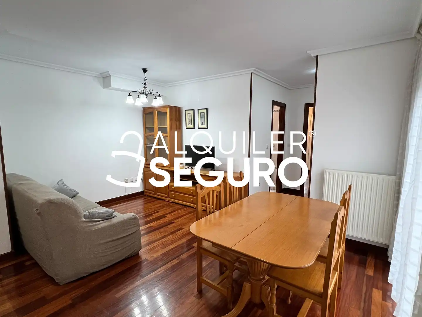 Sala d'estar de Pis de lloguer en Cabezón de la Sal amb Calefacció i Moblat