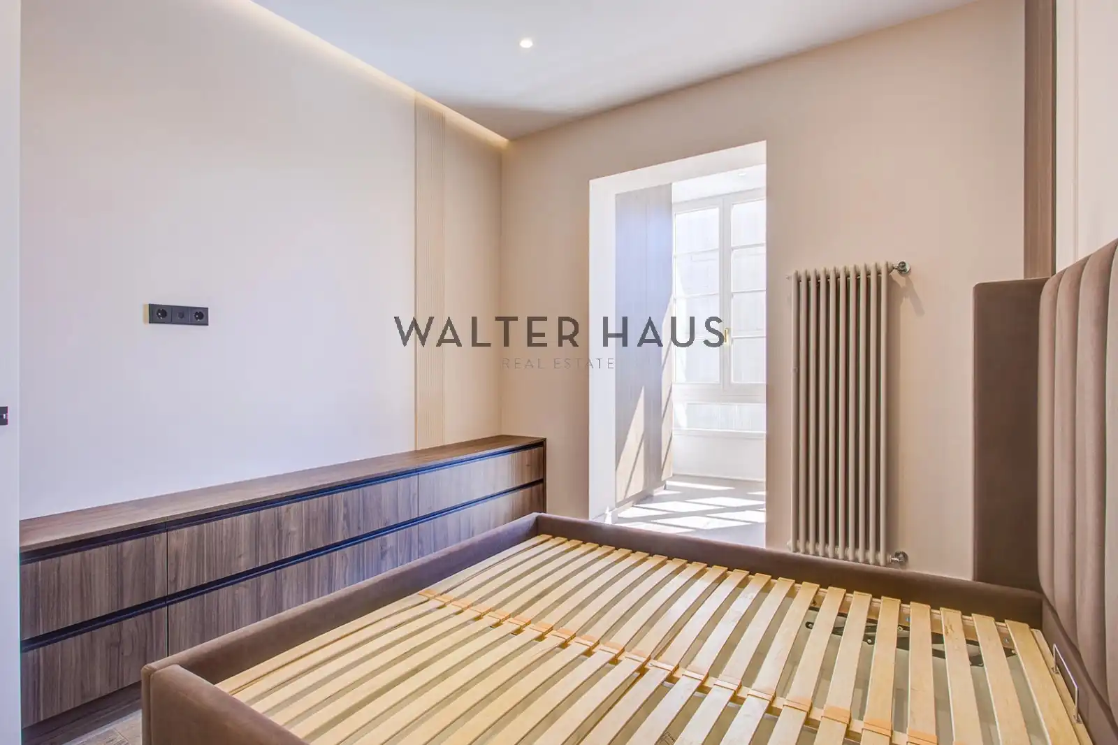 Schlafzimmer von Wohnung zum Verkauf in Barcelona mit Klimaanlage und Heizung