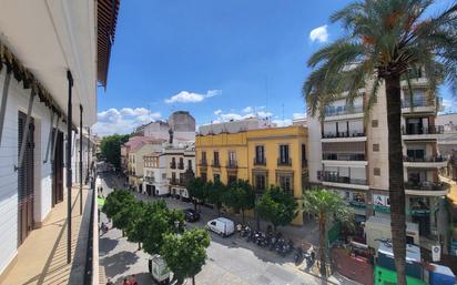 Exterior view of Flat to rent in  Sevilla Capital  with Air Conditioner and Balcony