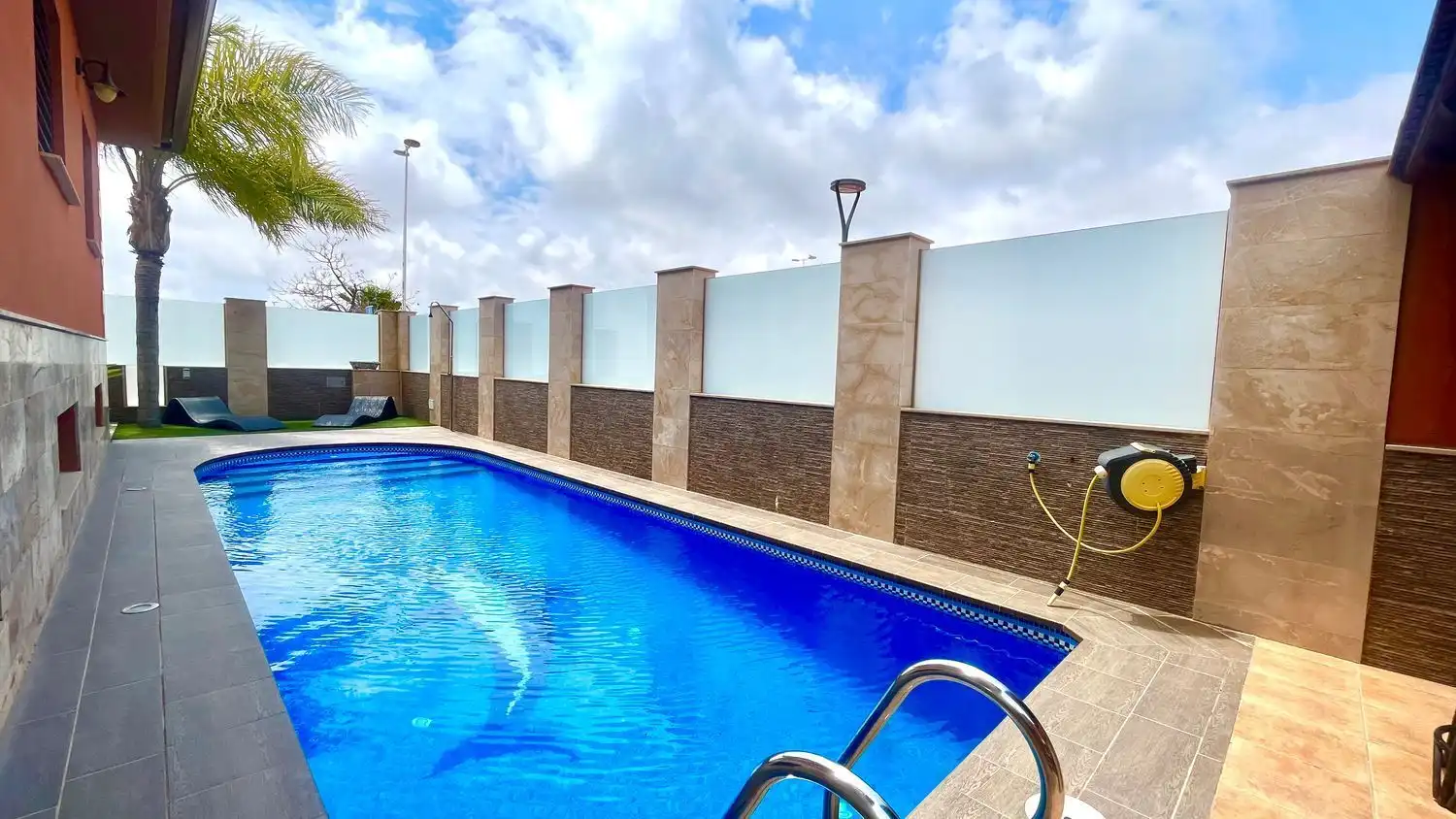Xalet amb piscina en venda a Avenida Isabel la Católica