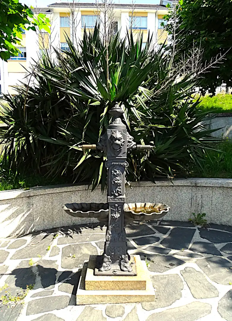 Garden of Houses for sale in O Valadouro    with Terrace