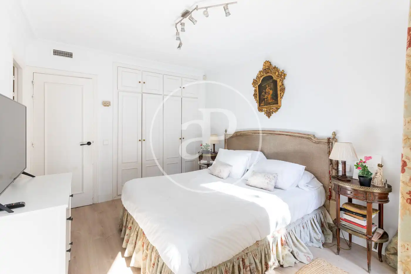 Habitación de Casa adosada en venta en La Moraleja con Aire acondicionado, Calefacción y Jardín privado