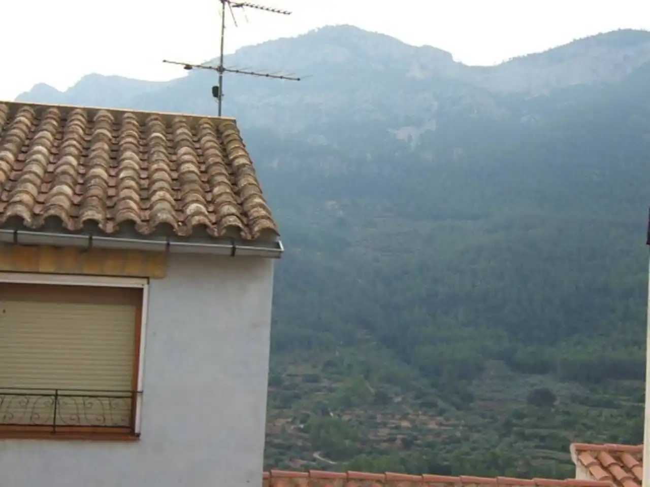 Vista exterior de Casa o xalet en venda en Paüls amb Calefacció, Terrassa i Moblat