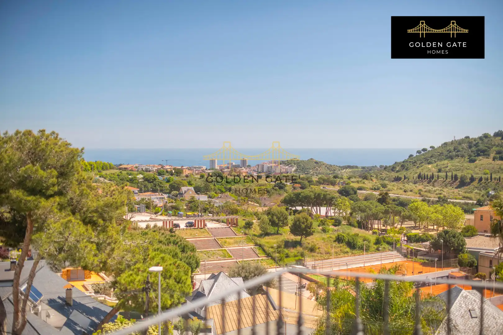 Vista exterior de Casa o chalet en venta en Badalona con Aire acondicionado, Calefacción y Jardín privado