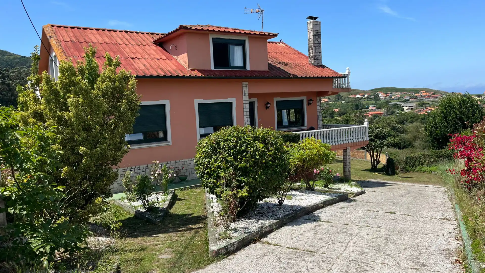 Vista exterior de Casa o chalet en venta en Valdoviño con Jardín privado, Terraza y Amueblado