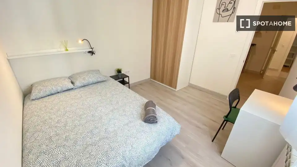 Habitación de Piso de alquiler en Madrid con Aire acondicionado, Calefacción y Amueblado