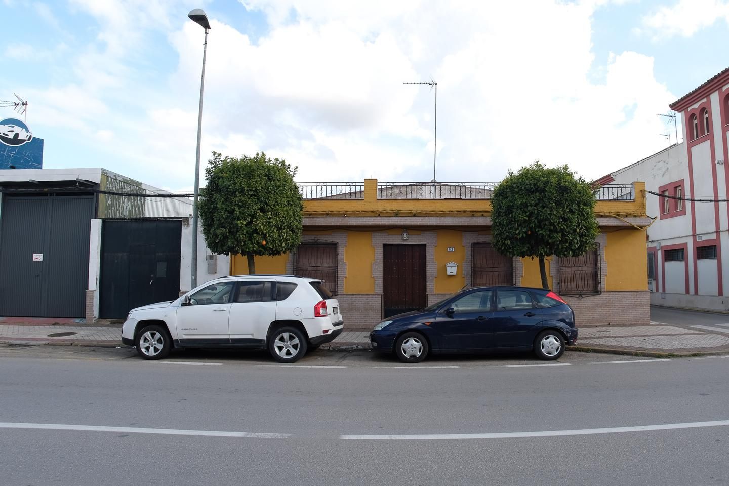 Vista exterior de Casa o xalet en venda en Bollullos de la Mitación amb Jardí privat, Terrassa i Traster