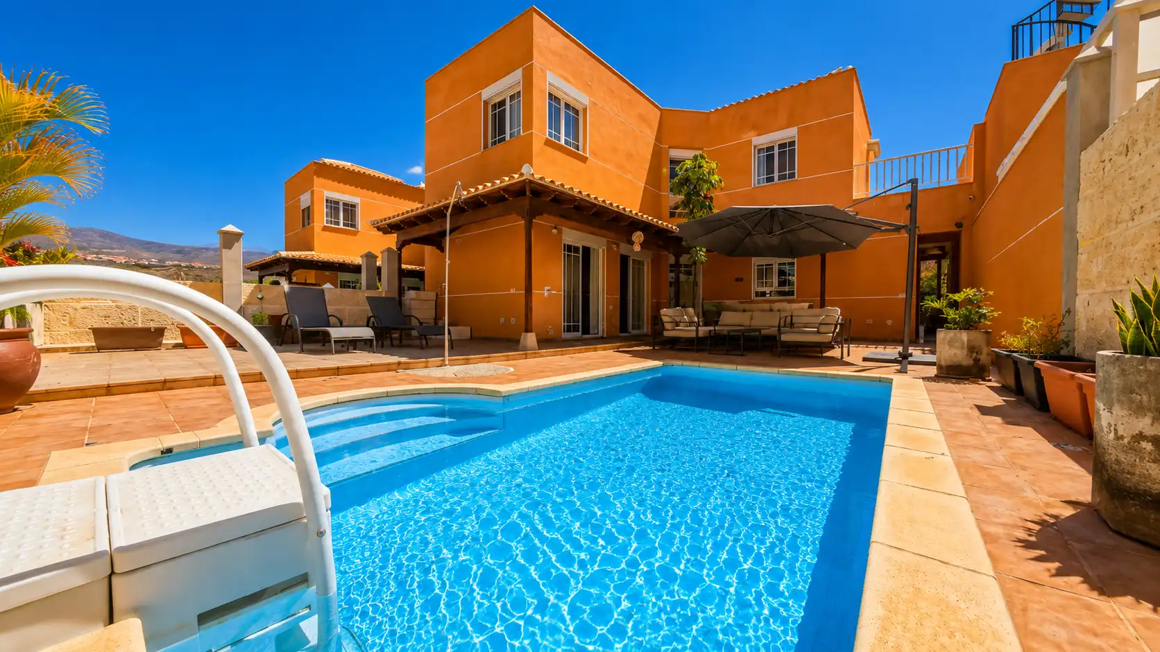 Vista exterior de Casa o chalet en venta en Arona con Aire acondicionado, Terraza y Trastero