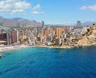 Vista exterior de Apartament en venda en Benidorm amb Aire condicionat, Calefacció i Jardí privat