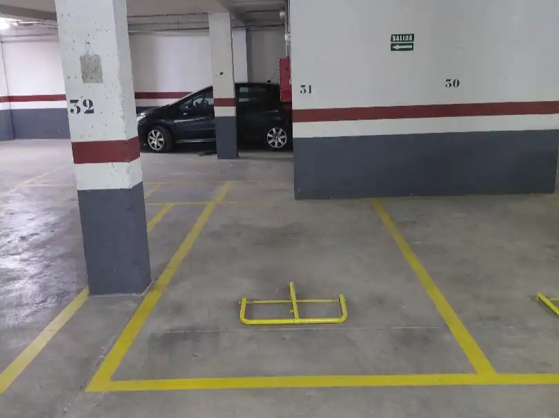 Parking of Garage for rent in Torrent