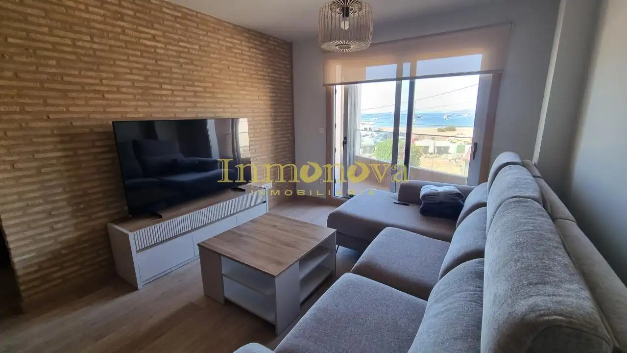Sala de estar de Piso de alquiler en Cangas  con Calefacción, Amueblado y Balcón