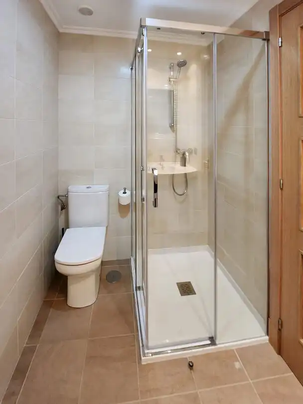 Badezimmer von Wohnung zur Miete in Malpica de Bergantiños mit Heizung, Möbliert und Balkon