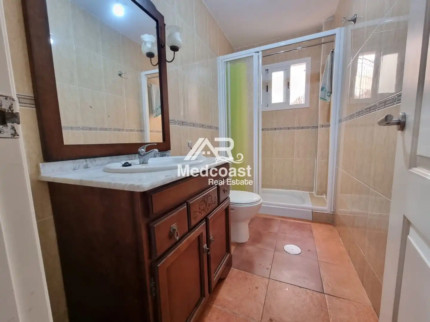 Baño de Piso de alquiler en Vera con Terraza, Piscina y Amueblado