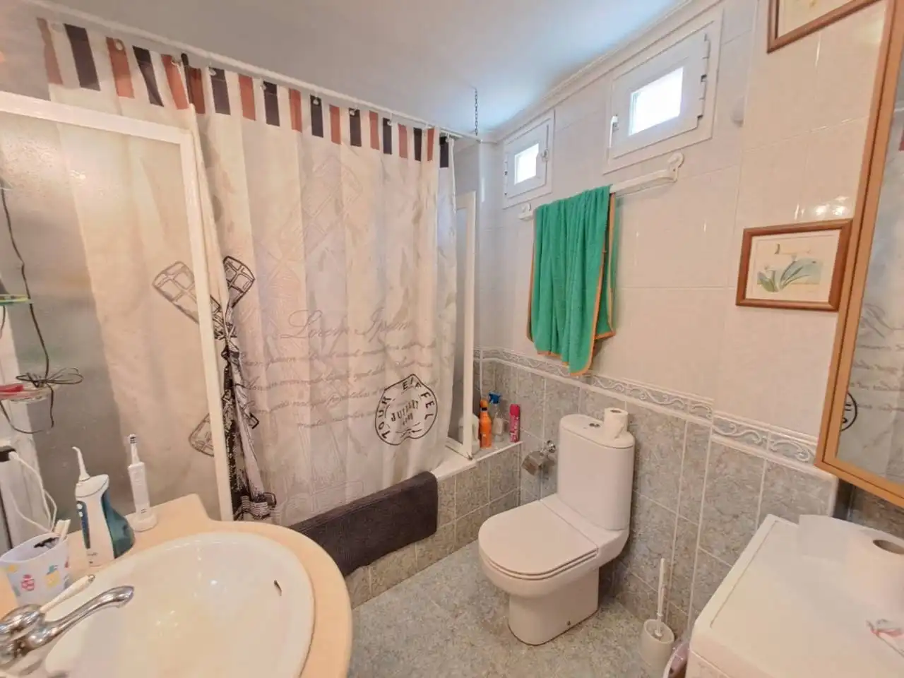 Baño de Casa adosada en venta en Burgos con Calefacción, Jardín privado y Parquet