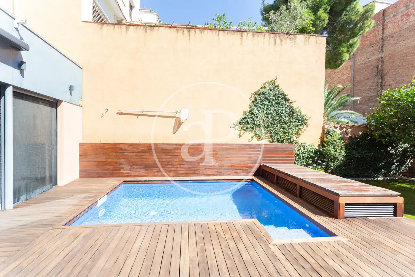 Swimming pool of Detached homes for rent in Barcelona  with Air Conditioner, Heating and Private garden