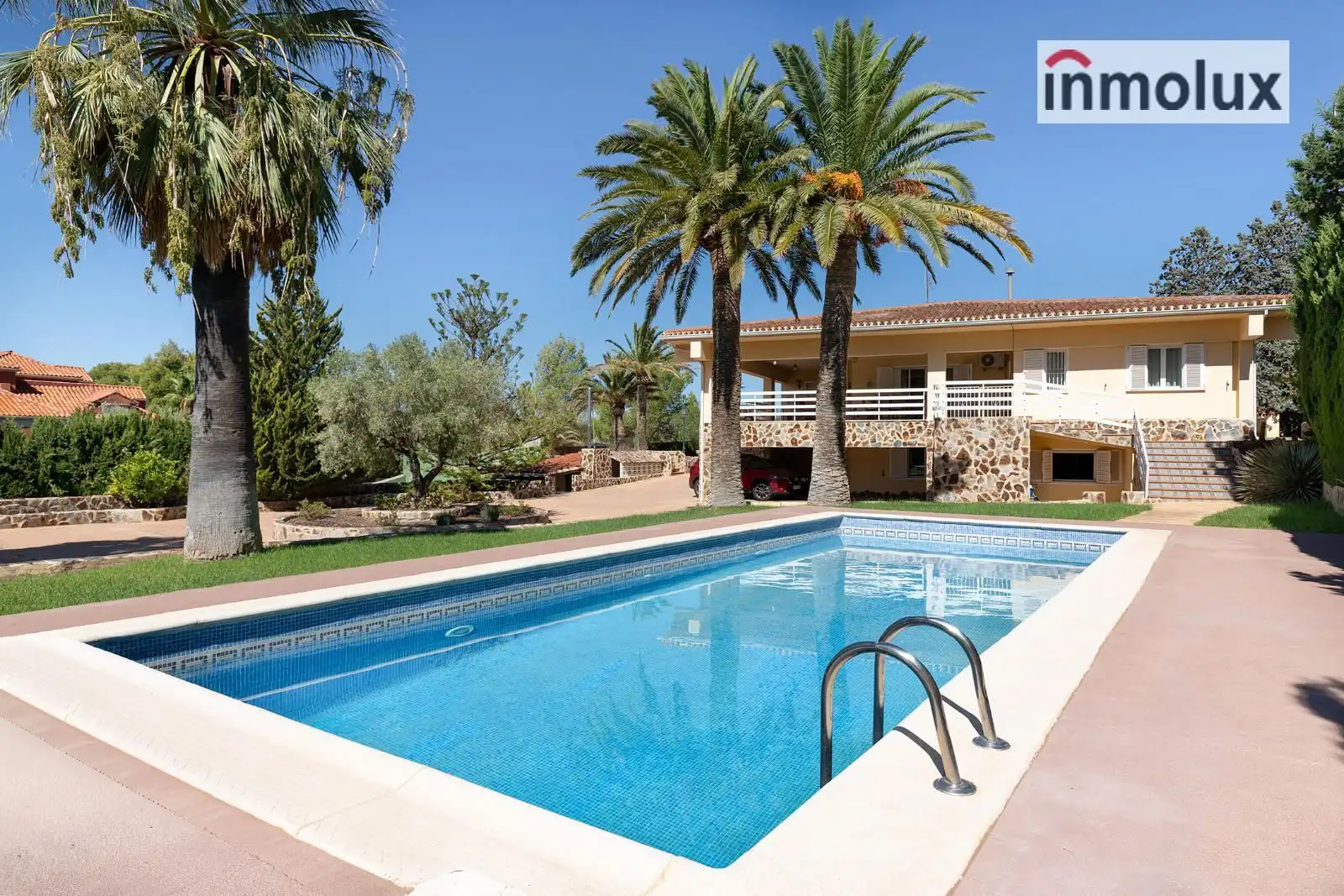 Detached house with pool for sale in Calle Formentera