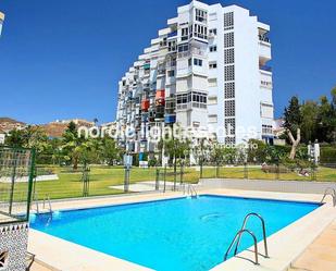Vista exterior de Pis en venda en Rincón de la Victoria amb Piscina i Moblat