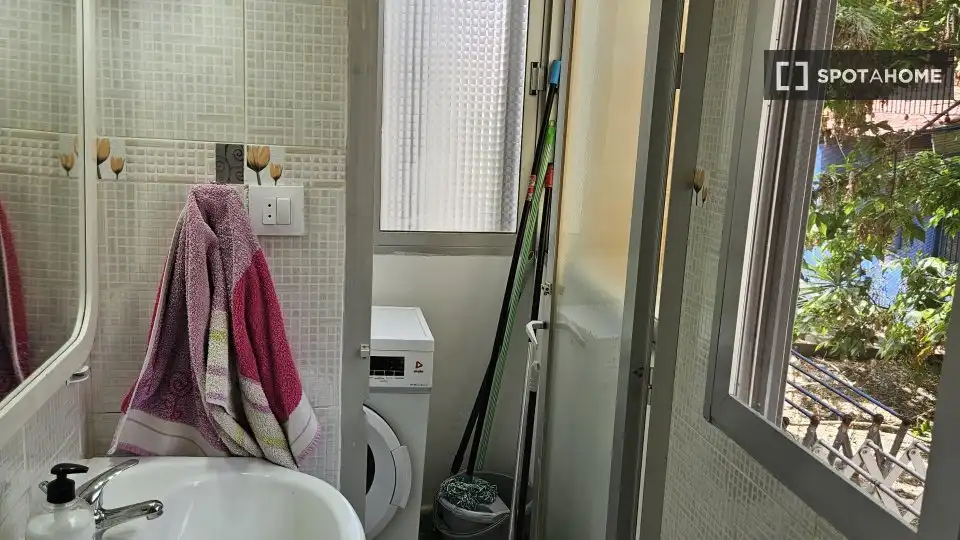 Bany de Pis de lloguer en Valencia amb Aire condicionat, Calefacció i Moblat