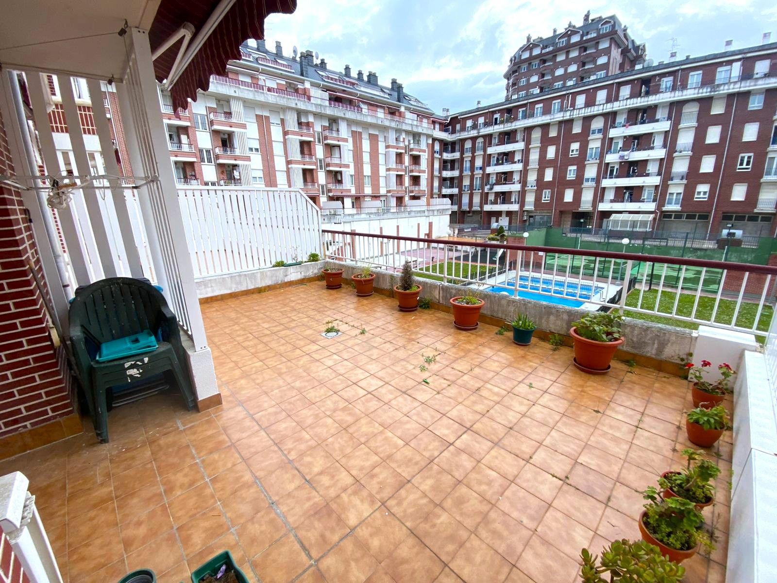 Terrasse von Wohnung zum Verkauf in Castro-Urdiales mit Heizung, Privatgarten und Parkett