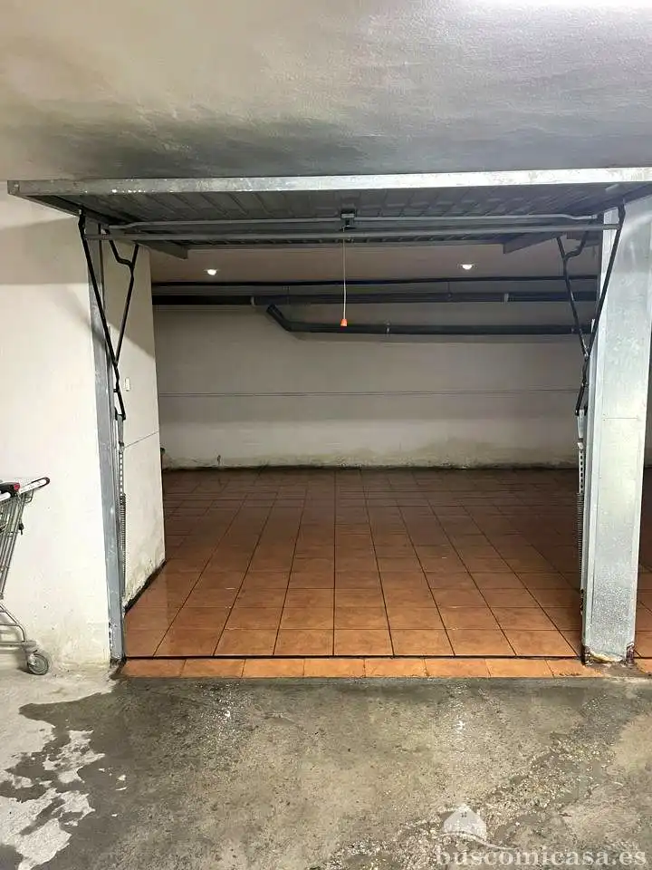 Garaje en venta en Linares