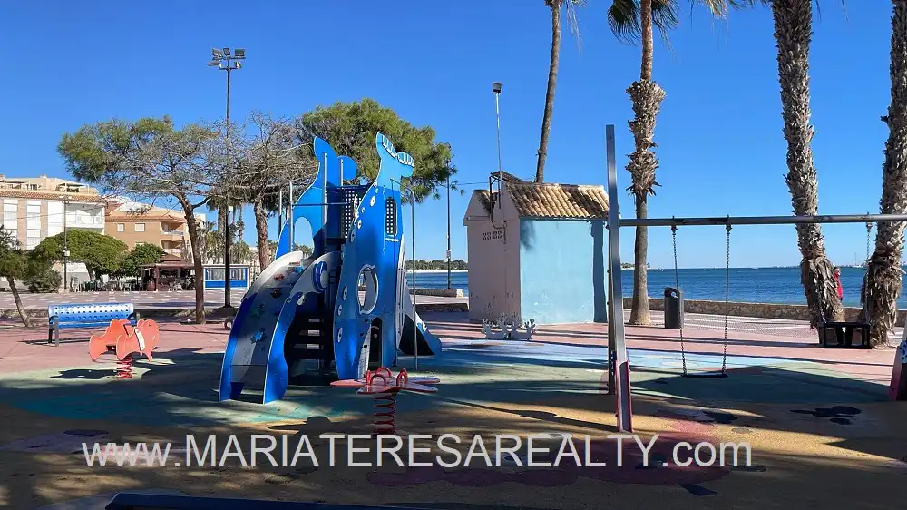 Vista exterior de Piso en venta en Los Alcázares con Aire acondicionado, Terraza y Trastero