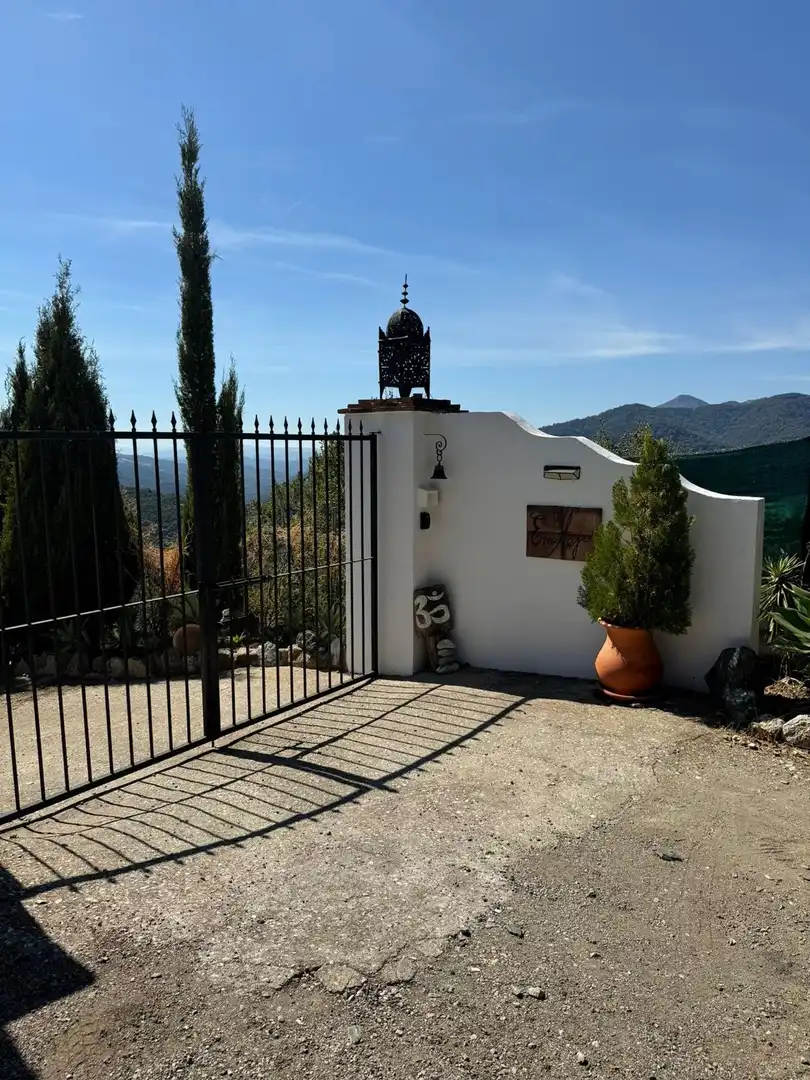 Vista exterior de Casa o xalet de lloguer en Genalguacil amb Terrassa
