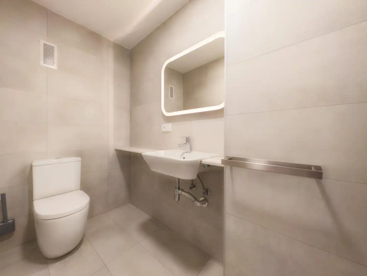 Bathroom of Flat for rent in Valencia  with Air Conditioner, Heating and Parquet flooring