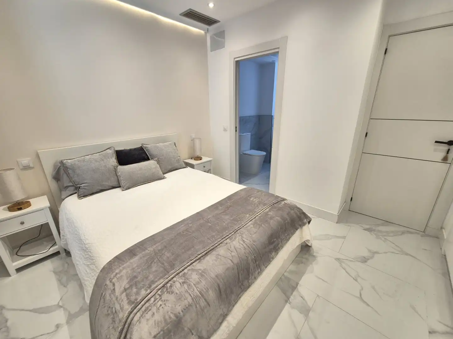 Habitación de Dúplex en venta en Madrid con Aire acondicionado y Calefacción