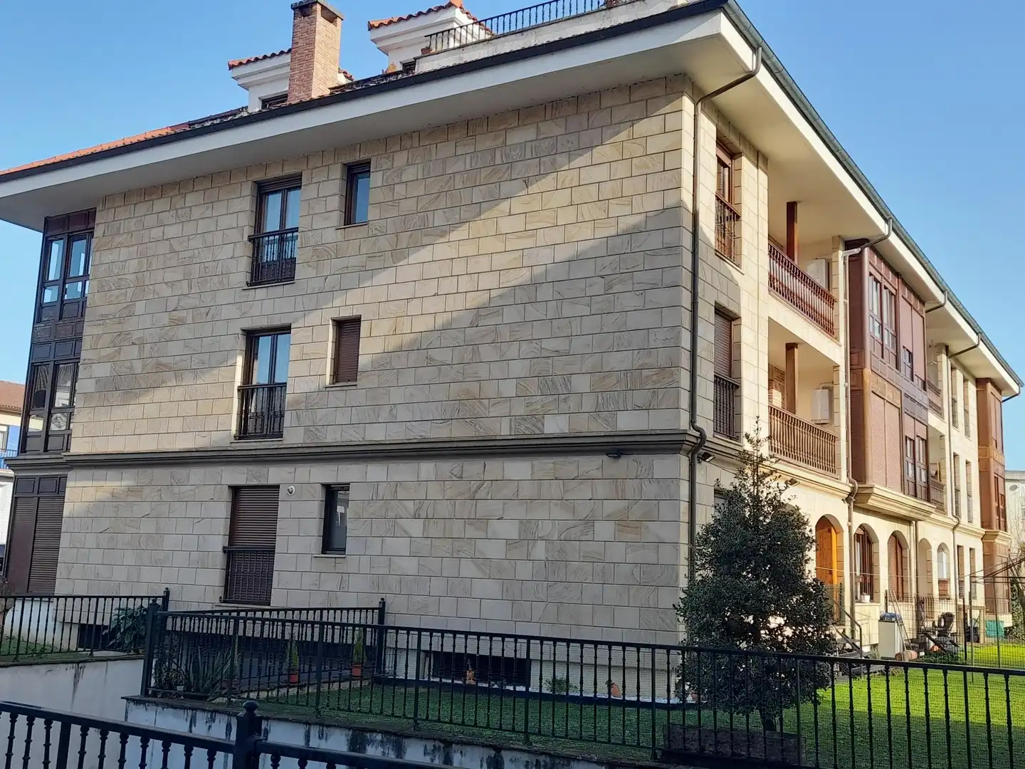 Vista exterior de Traster de lloguer en Santa María de Cayón
