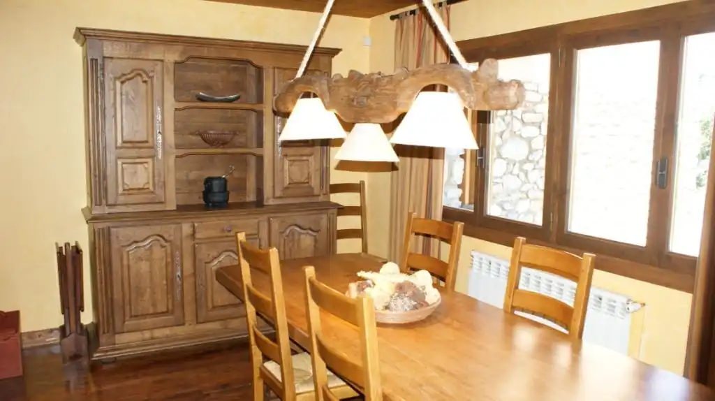 Comedor de Casa adosada de alquiler en Urús con Calefacción, Parquet y Terraza