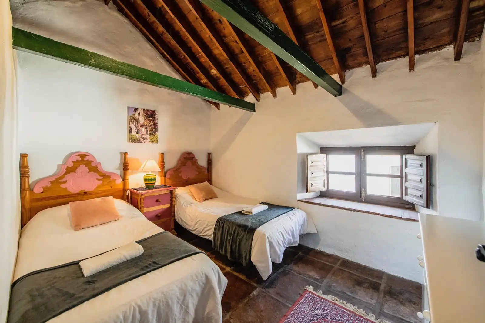 Habitación de Finca rústica en venta en Málaga con Jardín privado, Horno y TV