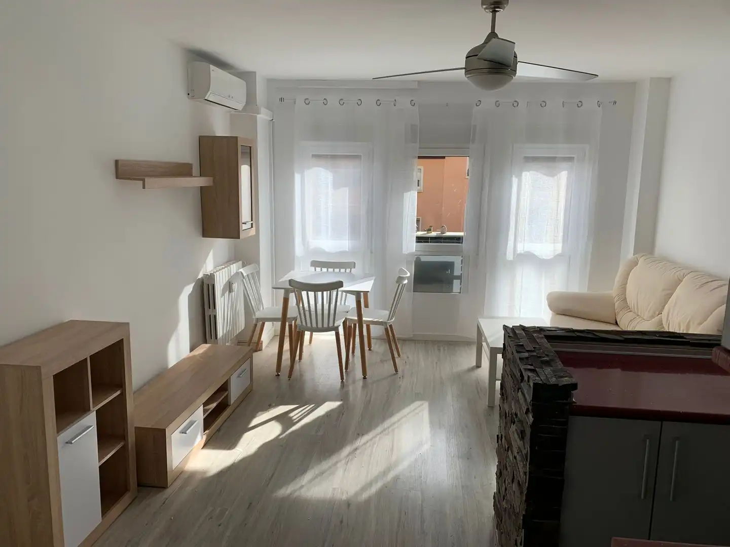 Sala de estar de Apartamento de alquiler en  Zaragoza Capital con Calefacción, Parquet y Amueblado